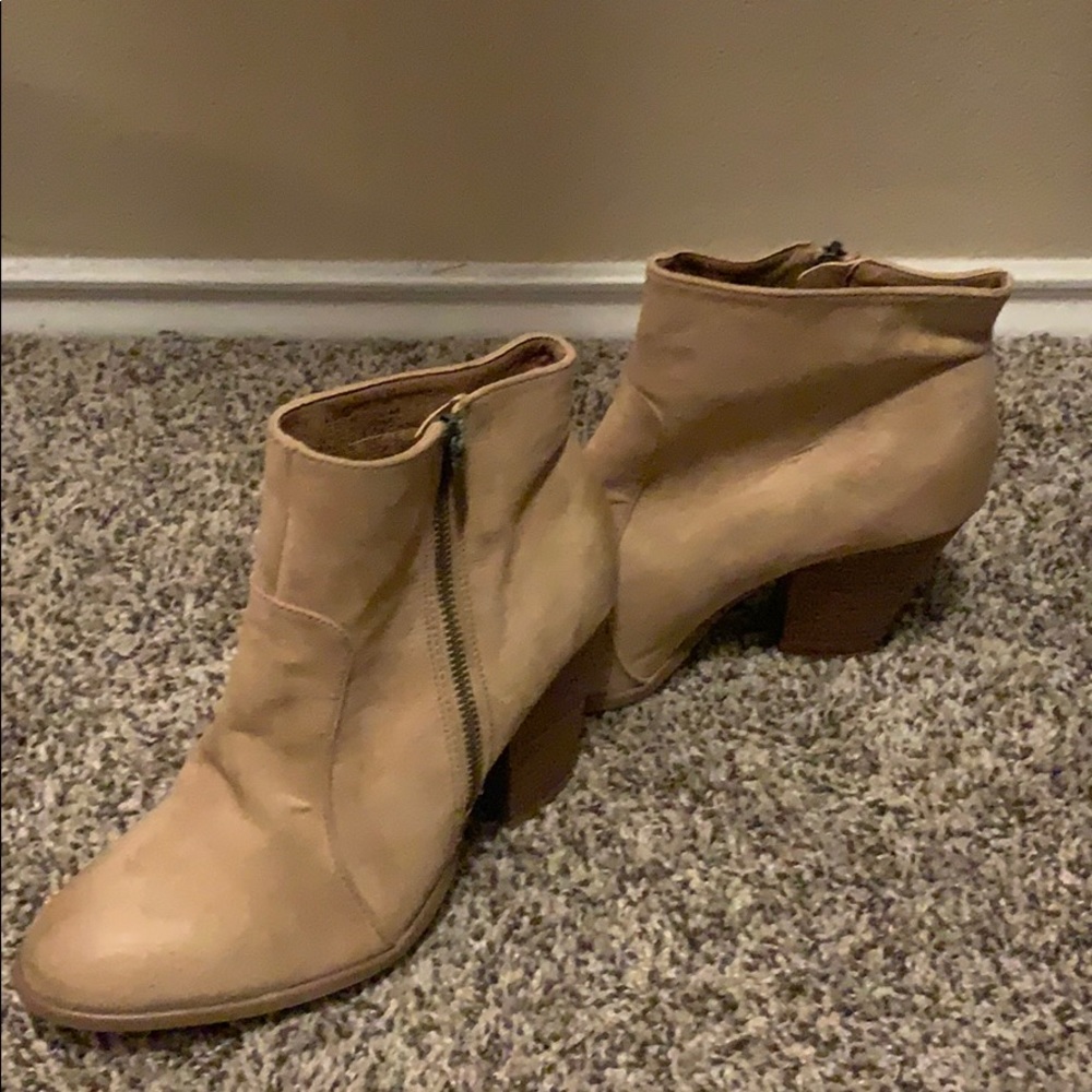 Size 9 bootie - Picture 2 of 4
